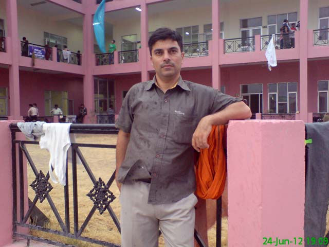 Myself posing at Yatri Niwas