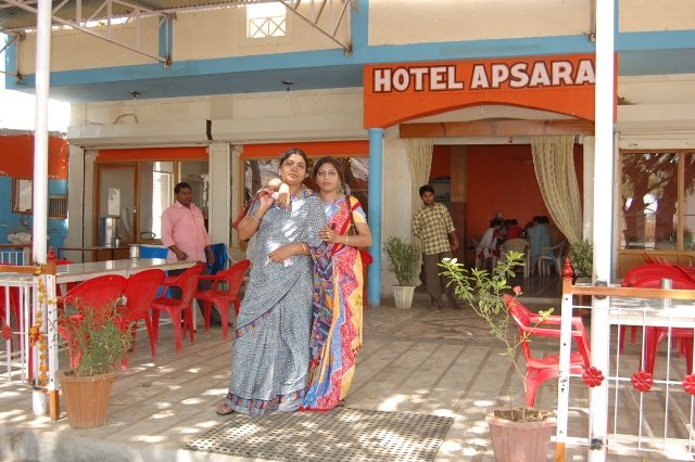à¤†à¤¬à¥‚ à¤°à¥‹à¤¡ à¤ªà¤° à¤¸à¥à¤¥à¤¿à¤¤ à¤…à¤ªà¥à¤¸à¤°à¤¾ à¤°à¥‡à¤¸à¥à¤Ÿà¥‹à¤°à¥‡à¤‚à¤Ÿ 