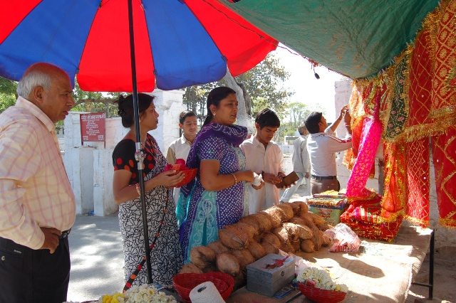 à¤ªà¥à¤°à¤¸à¤¾à¤¦ à¤¦à¥‡à¤¨à¤¾ à¤­à¤¾à¤ˆ !   à¤…à¤‚à¤¬à¤¾ à¤œà¥€ à¤®à¤¾à¤¤à¤¾ à¤®à¤‚à¤¦à¤¿à¤°, à¤‰à¤¦à¤¯à¤ªà¥à¤°