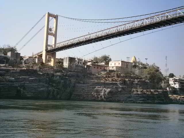 ओंकारेशà¥à¤µà¤° à¤à¤µà¤‚ ममलेशà¥à¤µà¤° मंदिरों को जोडने वाला à¤à¥à¤²à¤¾ पूल