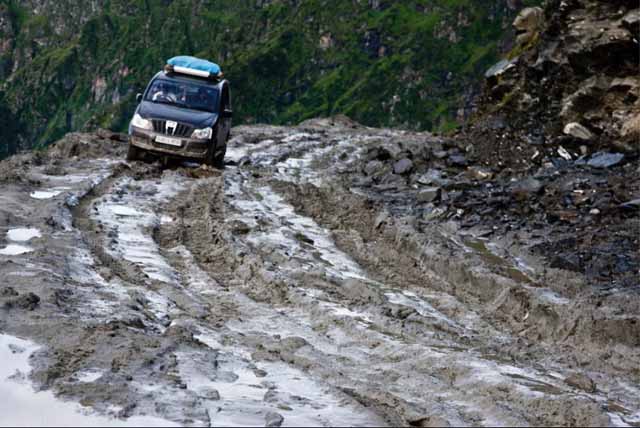 à¤…à¤‚à¤•à¤² à¤•à¥‡ à¤¸à¤¾à¤¥ à¤°à¤¾à¤¹à¥à¤² à¤—à¤¾à¤¡à¤¼à¥€ à¤®à¥‡ à¤…à¤•à¥‡à¤²à¥‡ à¤¬à¥ˆà¤ à¤¾ à¤¹à¥à¤†