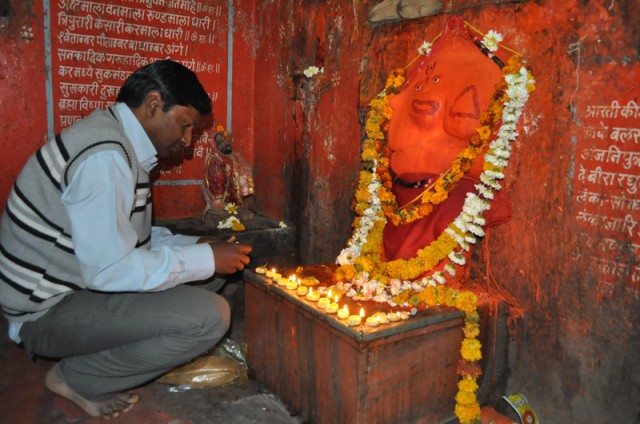 Devotional moments at Sejwaya Hanuman Temple