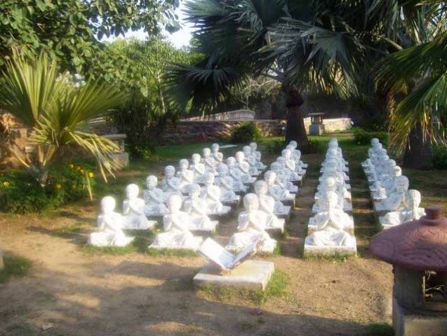 Statues in prayer
