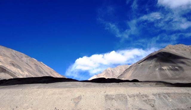 Light & Shade : on way to Pangkok tso