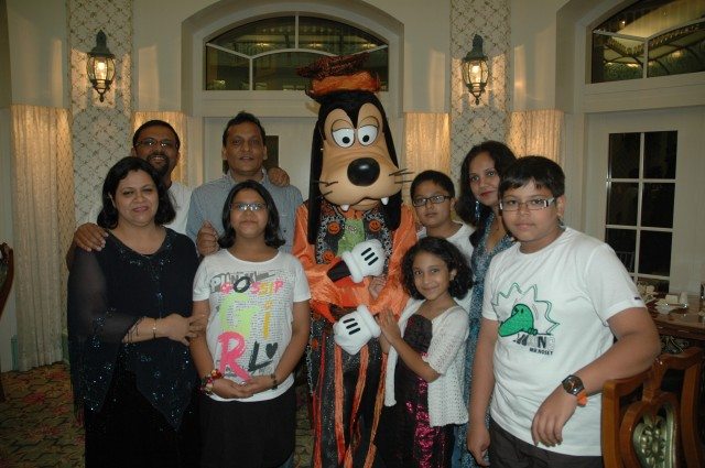 All family with Goofy