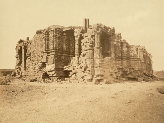 Somnath Temple in ruins in 1869 (Courtsey D.H. Sykes, ASI)
