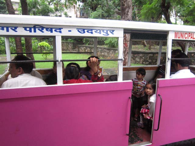 à¤—à¥à¤²à¤¾à¤¬ à¤¬à¤¾à¤—à¤¼, à¤‰à¤¦à¤¯à¤ªà¥à¤° à¤ªà¤¾à¤ªà¤¾! à¤œà¤²à¥à¤¦à¥€ à¤†à¤“ à¤¨ à¤Ÿà¥à¤°à¥ˆà¤¨ à¤šà¤²à¤¨à¥‡ à¤µà¤¾à¤²à¥€ à¤¹à¥ˆ