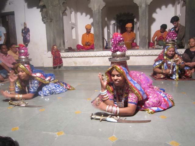 à¤¬à¤¾à¤—à¥‹à¤° à¤•à¥€ à¤¹à¤µà¥‡à¤²à¥€ à¤•à¥‡ à¤²à¥‹à¤• à¤•à¤²à¤¾à¤•à¤¾à¤°à¥‹à¤‚ à¤¦à¥à¤µà¤¾à¤°à¤¾ à¤°à¤¾à¤œà¤¸à¥à¤¥à¤¾à¤¨ à¤²à¥‹à¤•à¤¨à¥ƒà¤¤à¥à¤¯