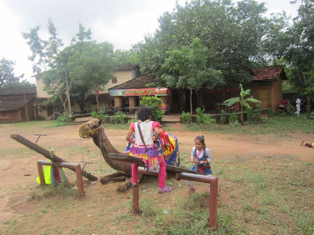 à¤¶à¤¿à¤²à¥à¤ªà¤—à¥à¤°à¤¾à¤®, à¤à¤¸à¥‹ à¤®à¥à¤¹à¤¾à¤°à¥‹ à¤—à¤¾à¤à¤µ