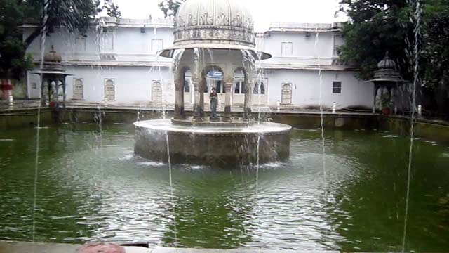 'à¤¸à¤¹à¥‡à¤²à¤¿à¤¯à¥‹à¤‚ à¤•à¥€ à¤¬à¤¾à¤¡à¤¼à¥€' à¤‰à¤¦à¥à¤¯à¤¾à¤¨ à¤•à¤¾ à¤®à¥à¤–à¥à¤¯ à¤†à¤•à¤°à¥à¤·à¤£