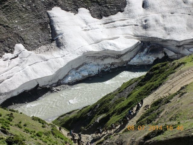 संगम घाटी के पास बहती सिन्ध नदी