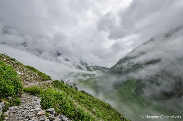 The trail to the main part of the valley